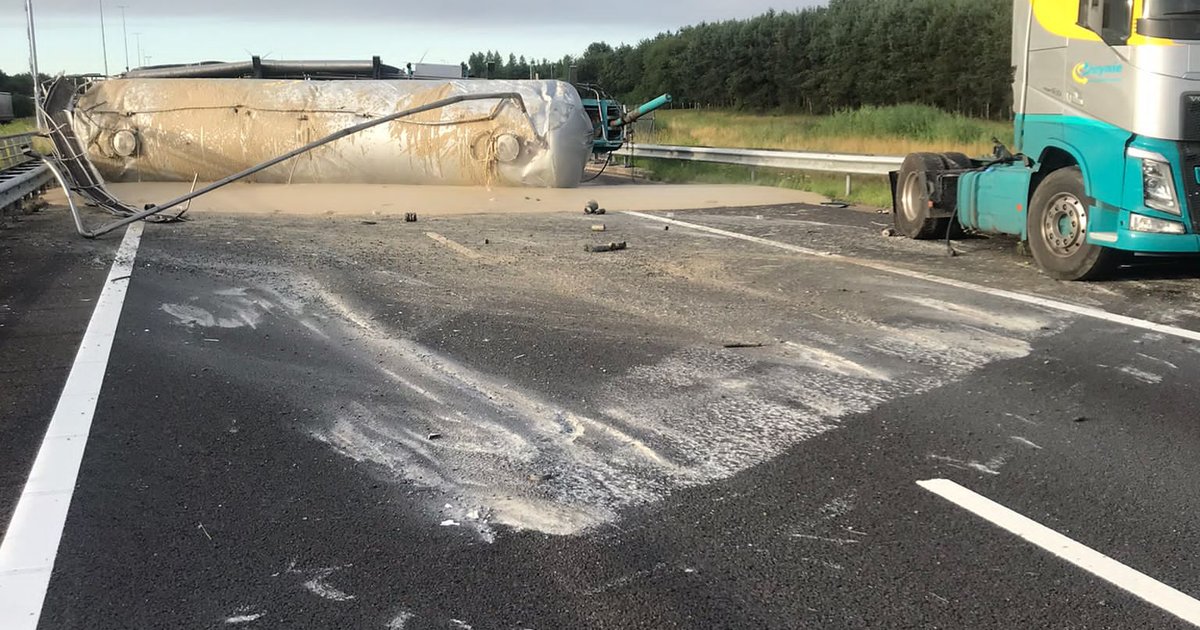 A16 bij knp. Galder dicht door gekantelde bulkwagen
