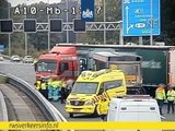 A10 dicht vanaf knooppunt Watergraafsmeer door ongeluk met meerdere voertuigen