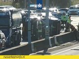 A12 bij Veenendaal dicht door gekantelde vrachtwagen