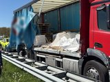 A44 bij Kaag-Dorp dicht na ongeval met vrachtwagen