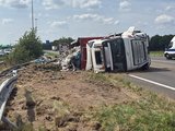 Gekantelde vrachtwagen op de A58 bij Gilze