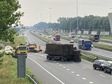 Vertraging op A15 en A27 door geschaarde vrachtwagen