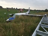 In beeld: Sportvliegtuig maakt noodlanding naast A50