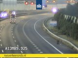 A13 richting Rotterdam dicht na ongeval