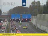 A1 dicht bij knooppunt Watergraafsmeer na ongeval