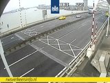 A16 dicht bij Van Brienenoordbrug na ongeluk
