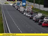 Gekantelde vrachtwagen op A20: weg dicht