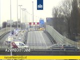 A20 dicht door ongeluk bij Rotterdam-Crooswijk