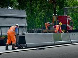 Waar werkt Rijkswaterstaat gedurende de zomermaanden aan de weg?