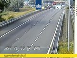 A27 richting zuiden dicht door gekantelde caravan