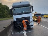 A28 dicht bij knooppunt Hoevelaken door ongeval met vrachtwagen