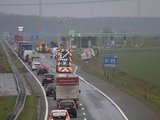 Ongeluk met vrachtwagen: A7 bij Scheemda dicht