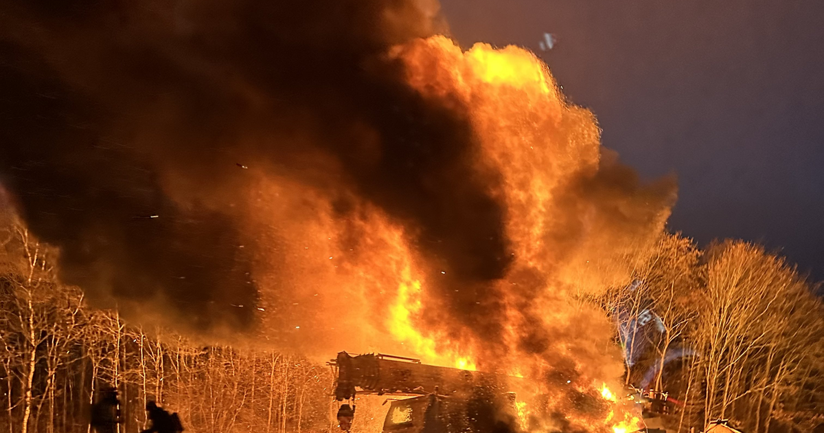 A7 bij Frieschepalen afgesloten door brandende kraanwagen