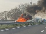 A27 dicht door brandend voertuig bij Nieuwendijk